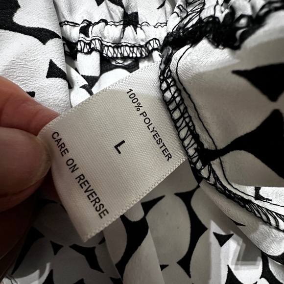 White and Black Top Size Large
Excellent condition. - Picture 6 of 7